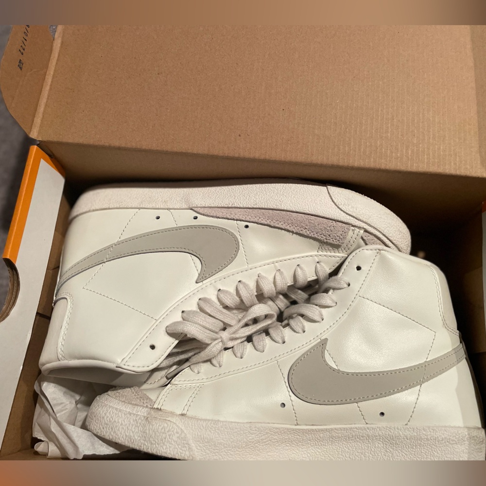 Women’s Nike Blazer Mid '77 Vintage Sail Light Bone Size: 8